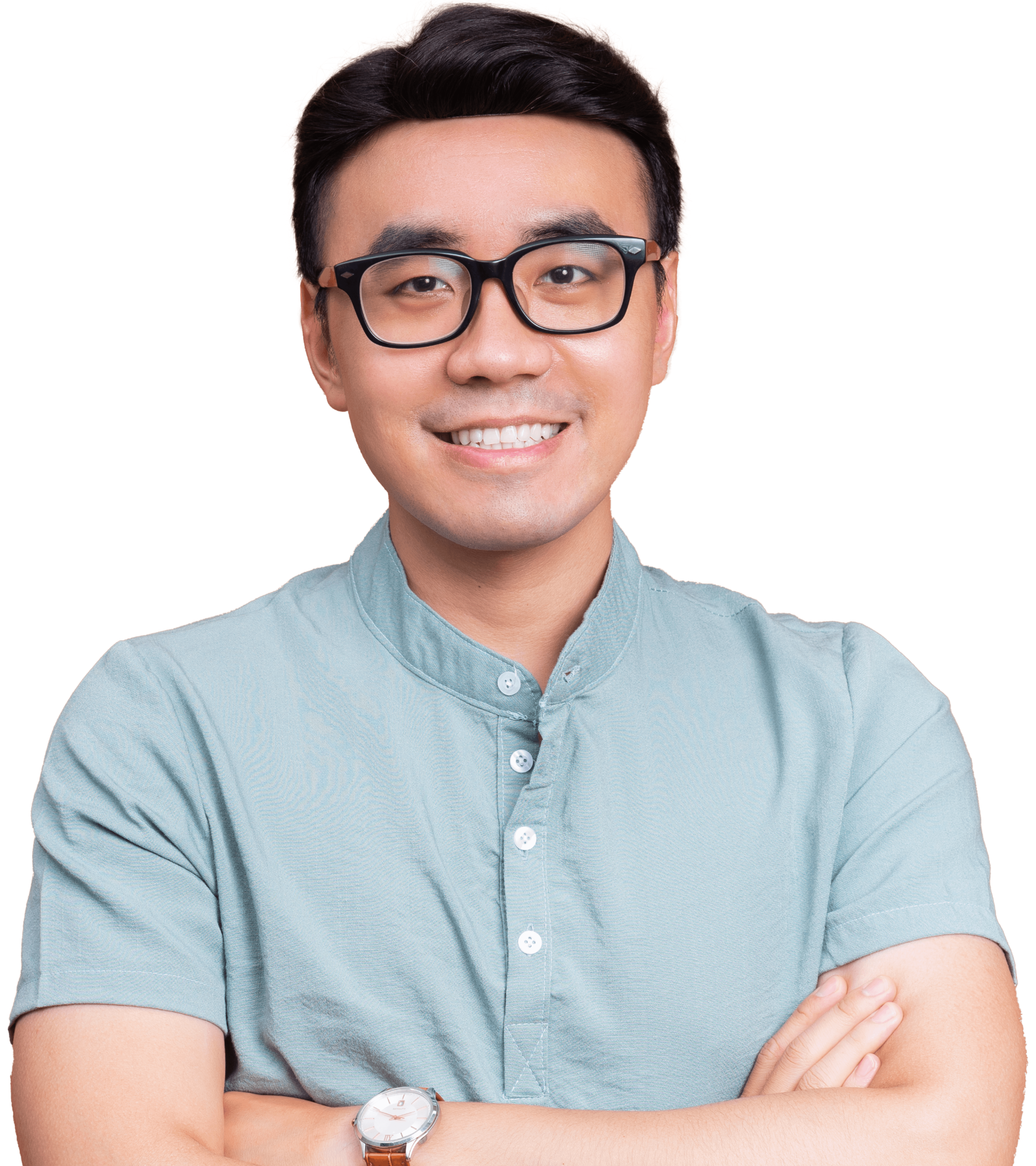 Asiatischer Mann mit Brille, Hemd, schaut glücklich 